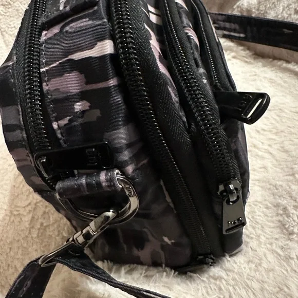 Lug Black and Gray Crossbody Bag - Picture 4 of 8